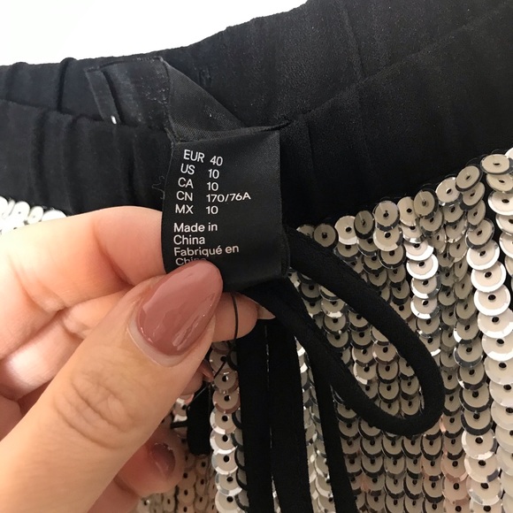 H&M gold sequin drawstring shorts size 1 - Picture 4 of 8